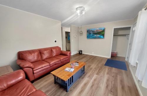 Arnolds Park Villa | Morning View Cottage at the Lake
