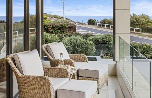 Mornington House | Mornington Beachfront Bliss - Pool, Spa & Rooftop Sunsets
