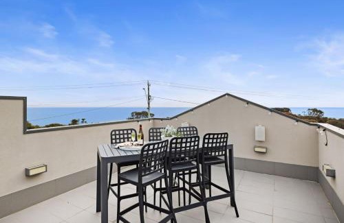 Mornington House | Mornington Beachfront Bliss - Pool, Spa & Rooftop Sunsets