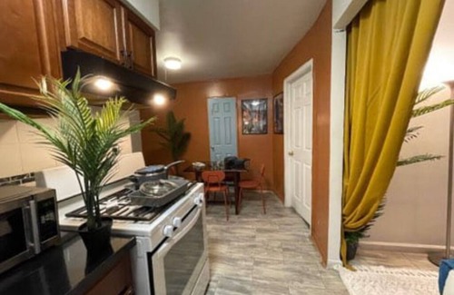 Queens House | Moroccan Lover's Oasis: 2BR/2BA Great for Large Groups and Families