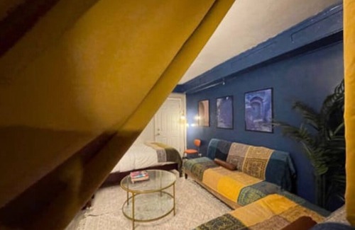 Queens House | Moroccan Lover's Oasis: 2BR/2BA Great for Large Groups and Families