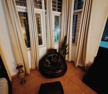 Sualkuchi Apartment | Moroccan Moon