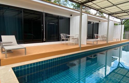 Kamphaeng Saen House | Morocco Blue cafe by Chilong River Farm Resort