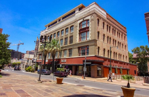 Main - Military Plaza Apartment | Morris Apartments on Main