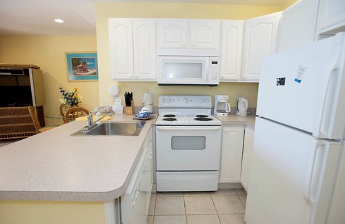 Colliers Bay Condo | Morritt's Tortuga Club 1BR Suite Friday Check-In