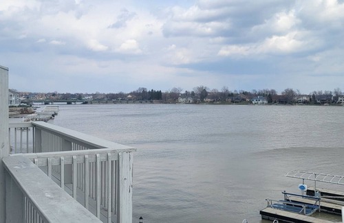 Noblesville Condo | Morse Lake Condo with boat slip for rent