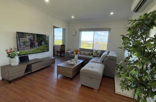 Morwell House | Morwell Pet friendly 3BR Retreat Free Parking Netflix