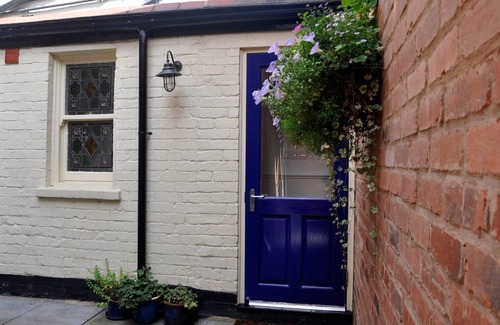 Moseley House | Moseley - House - Sleeps 4 - Parking - Garden