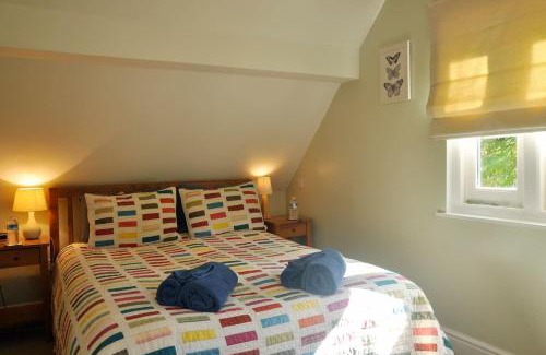 Moseley House | Moseley - House - Sleeps 4 - Parking - Garden