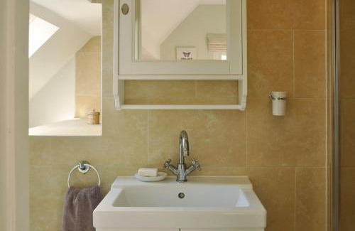 Moseley House | Moseley - House - Sleeps 4 - Parking - Garden