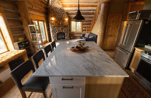 The Dalles Cabin | Mosier Log Cabin, Mt Adams View, Great location!