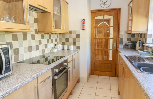 Milnthorpe House | MOSS COTE, pet friendly, with a garden in Milnthorpe