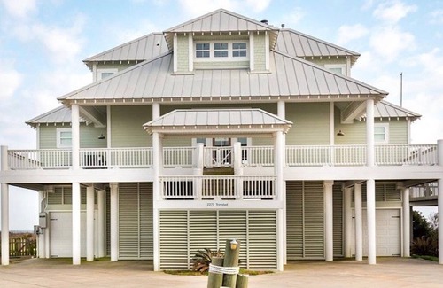 Crystal Beach House | Moss Landing-Luxury Oceanfront Getaway on Crystal Beach, TX