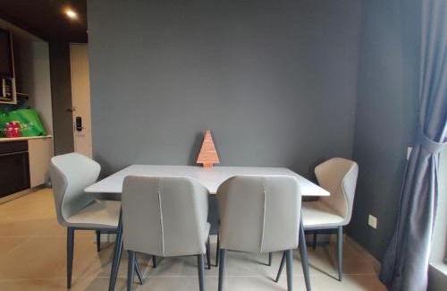 Sungai Penchala Apartment | Mossaz by OliverHome - 3Pax - SmartTV-1Utama