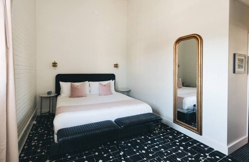 Tyler Park Hotel | Mossrose Suite 203 at The Bellwether Hotel