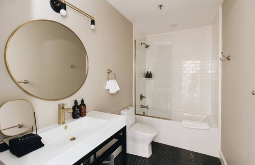 Tyler Park Hotel | Mossrose Suite 203 at The Bellwether Hotel