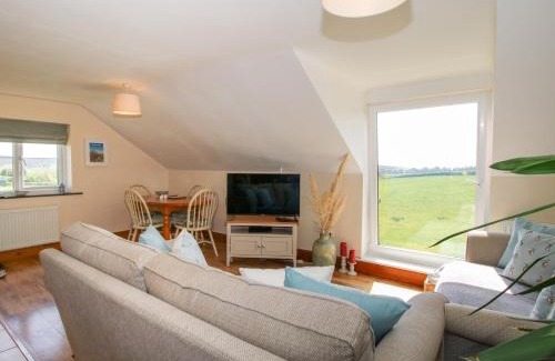 Bromlow House | Mossy Lodge