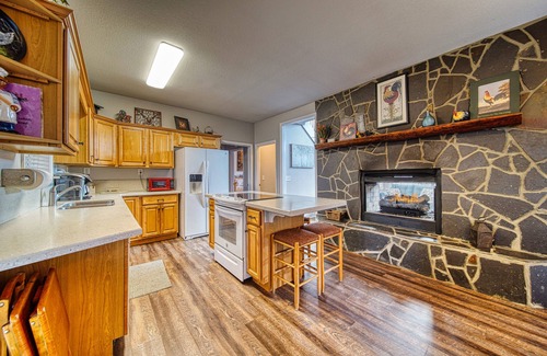 Hiawassee House | Mossy Oaks Lodge -Fireplace-Firepit