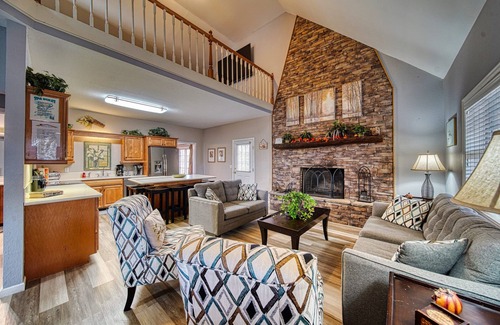 Hiawassee House | Mossy Oaks Manor-Fireplace- Pool Table