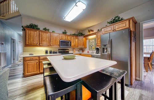 Hiawassee House | Mossy Oaks Manor-Fireplace- Pool Table