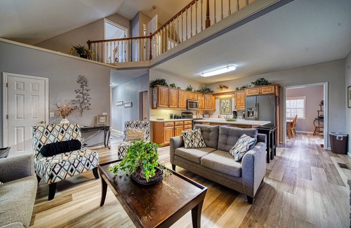 Hiawassee House | Mossy Oaks Manor-Fireplace- Pool Table