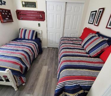 Kaiser Apartment | Most Exquisite View on the Lake! USA Themed fun condo! Host dedicated to creating your next memorable vacation!