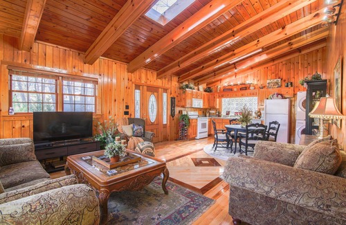 Helen Cabin | Most Popular Rental in Helen. 60 Second walk to Town. Free Parking. Jacuzzi.
