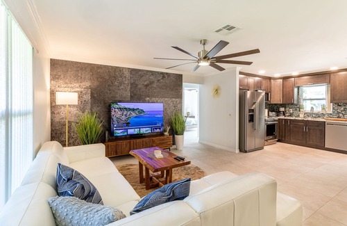 Boynton Beach House | Most Stylish Pool Home In Boynton Beach! Great area close to everything!