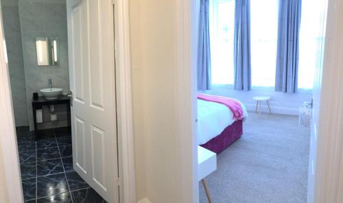 Llandudno Apartment | Mostyn Villa Free Private Parking