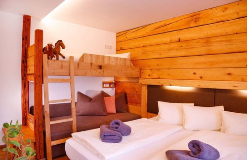 Alpendorf House | Motel ∙ 4 guests