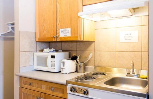 Drayton Valley House | Motel ∙ 10 guests
