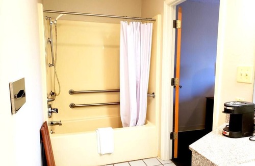Calhoun Hotel | Motel 103
