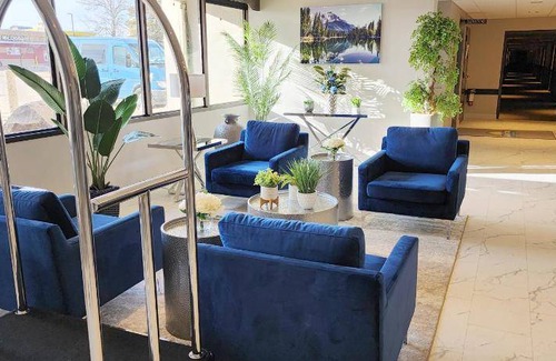 Camrose Hotel | Motel ∙ 127 guests