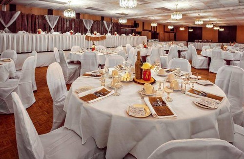 Camrose Hotel | Motel ∙ 127 guests