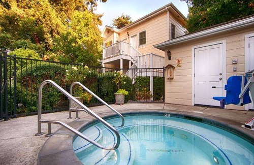 Napa House | Motel ∙ 127 guests
