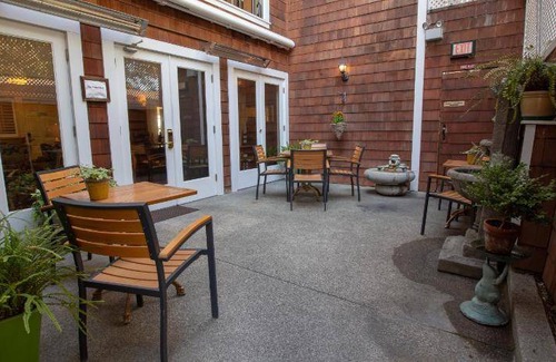 Napa House | Motel ∙ 127 guests