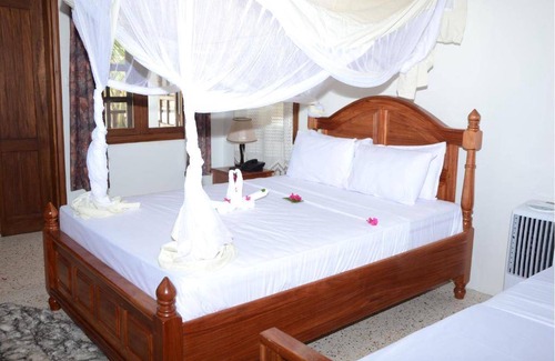 Pwani Mchangani House | Motel ∙ 16 guests