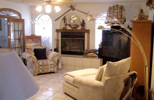 Boles Acres House | Motel ∙ 2 guests