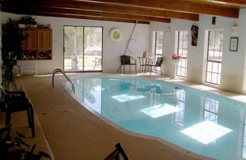 Boles Acres House | Motel ∙ 2 guests
