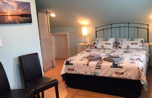 Put-in-Bay House | Motel ∙ 2 guests