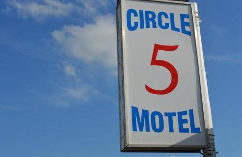 Olds Hotel | Motel ∙ 4 guests