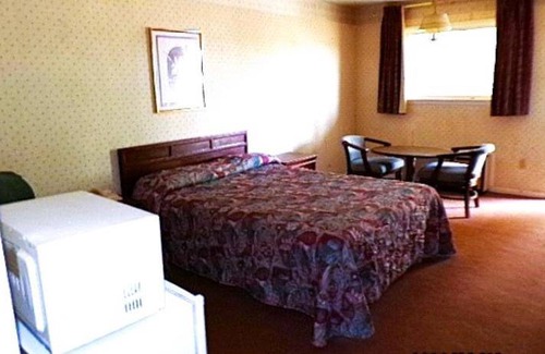 Lewisburg House | Motel ∙ 4 guests