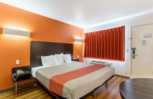 Canyon Acres Hotel | Motel 6 Albuquerque Northeast