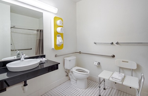 Midtown Anchorage Hotel | Motel 6 Anchorage, AK - Midtown