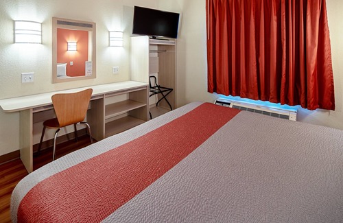 Midtown Anchorage Hotel | Motel 6 Anchorage, AK - Midtown