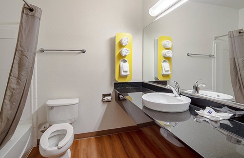 Midtown Anchorage Hotel | Motel 6 Anchorage, AK - Midtown
