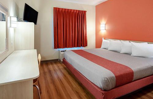 Midtown Anchorage Hotel | Motel 6-Anchorage, AK - Midtown