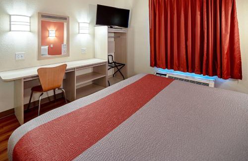 Midtown Anchorage Hotel | Motel 6-Anchorage, AK - Midtown