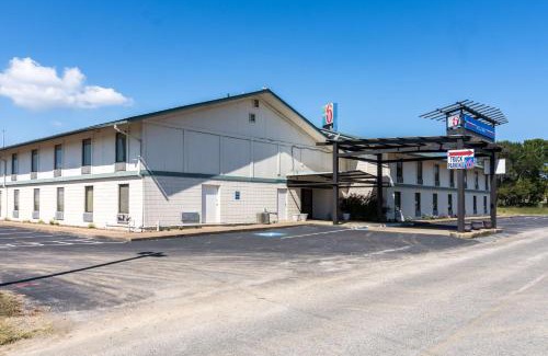 Arkadelphia Hotel | Motel 6-Arkadelphia, AR