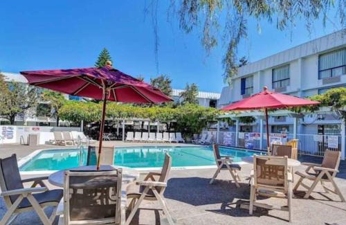 Belmont Hotel | Motel 6-Belmont, CA - San Francisco - Redwood City